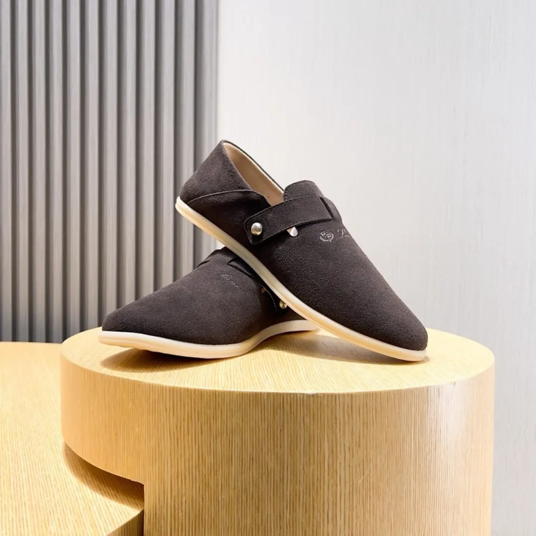 Factory price 420💰[loro piana] 2025 new moccasins, popular casual sneakers for street men. The shoes are made of first-layer suede leather uppers with rubber soles. They are classic. The complex craftsmanship and meticulous structure make the shoes light and soft, allowing you to walk comfortably and freely. Perfect for summer wear. Yardage: 38-45.